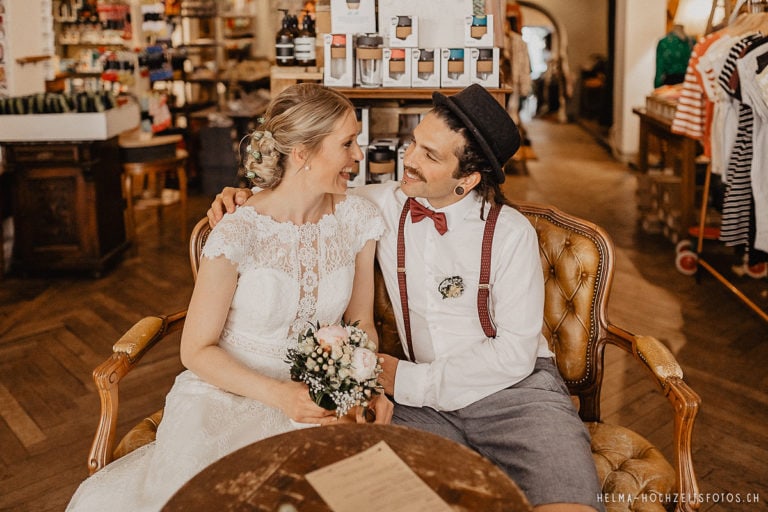 HelMa_Fotografie_Hochzeit_Hochzeitsfotograf_Bern_Biel_zivile_Hochzeit_Vintage_Zivilstandesamt_Bienne_von_Rütte-Gut__22-768x512 Familiäre Hochzeit | Hochzeitsfotograf Biel  