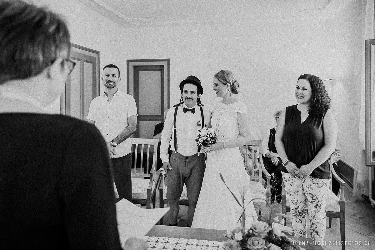 HelMa_Fotografie_Hochzeit_Hochzeitsfotograf_Bern_Biel_zivile_Hochzeit_Vintage_Zivilstandesamt_Bienne_von_Rütte-Gut__27 Familiäre Hochzeit | Hochzeitsfotograf Biel  
