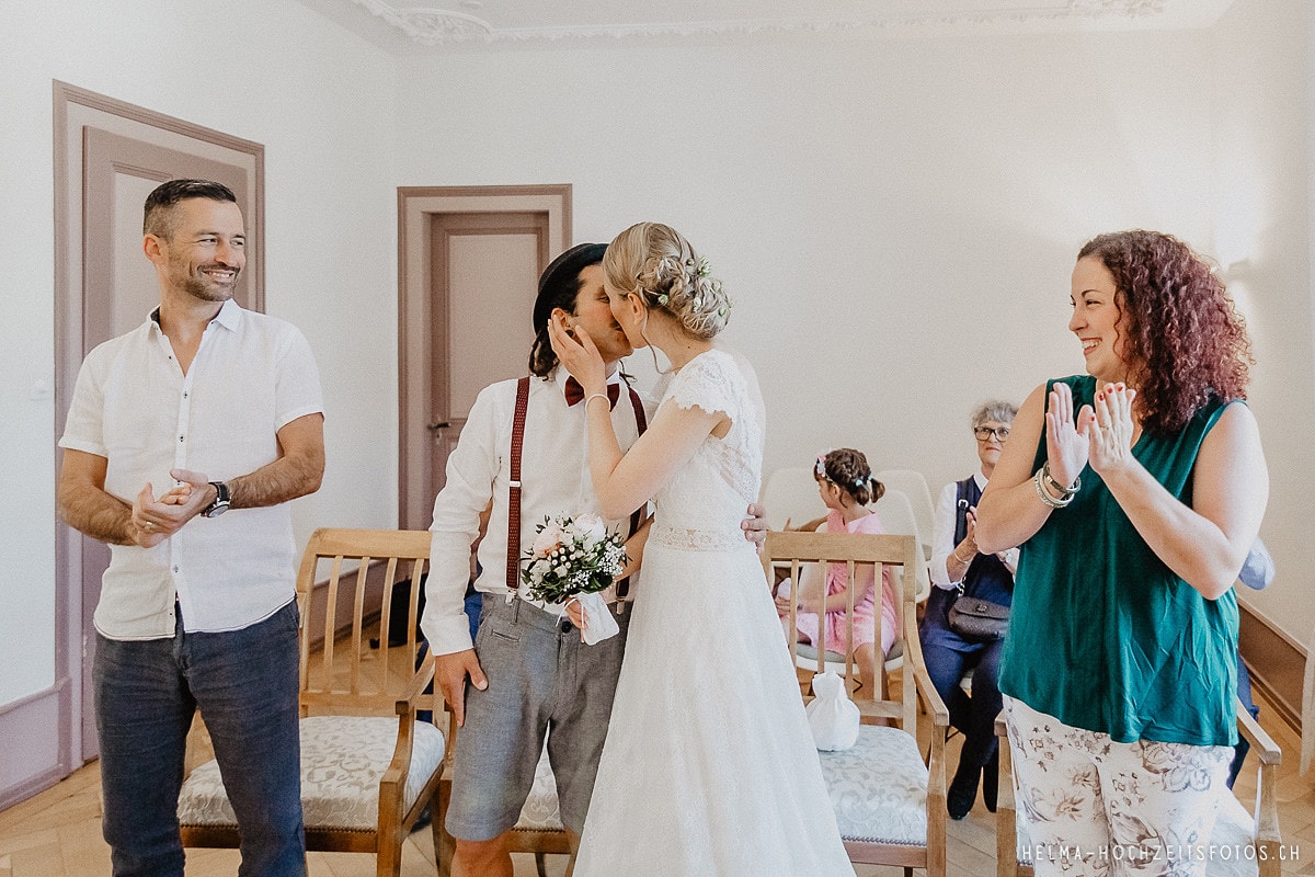 HelMa_Fotografie_Hochzeit_Hochzeitsfotograf_Bern_Biel_zivile_Hochzeit_Vintage_Zivilstandesamt_Bienne_von_Rütte-Gut__28 Familiäre Hochzeit | Hochzeitsfotograf Biel  