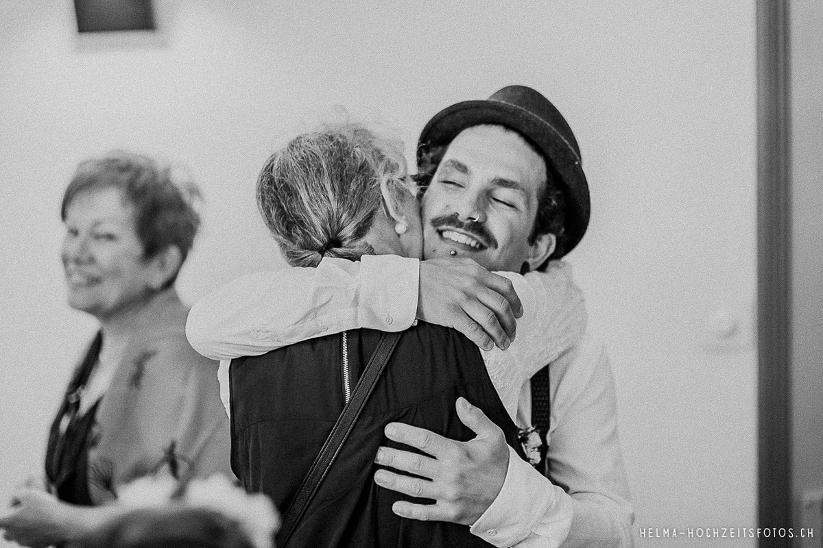 HelMa_Fotografie_Hochzeit_Hochzeitsfotograf_Bern_Biel_zivile_Hochzeit_Vintage_Zivilstandesamt_Bienne_von_Rütte-Gut__29 Familiäre Hochzeit | Hochzeitsfotograf Biel  