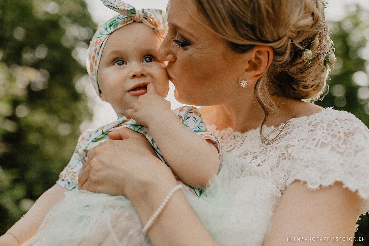 HelMa_Fotografie_Hochzeit_Hochzeitsfotograf_Bern_Biel_zivile_Hochzeit_Vintage_Zivilstandesamt_Bienne_von_Rütte-Gut__43 Familiäre Hochzeit | Hochzeitsfotograf Biel  