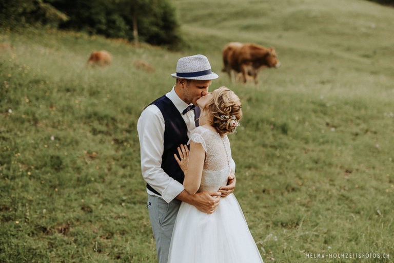 HelMa_Fotografie_Hochzeit_Hochzeitsfotograf_Bern_Jura_Schafmatthof_Gänsbrunnen_Bern_Landhochzeit_Heiraten_im_Gruenen_Fotografin__40-768x512 Landhochzeit im Jura  |  Schafmatthof  