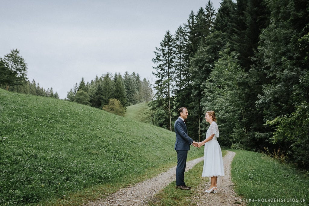 HelMa_Hochzeitsfotograf_Bern_Schweiz_Fotograf_Berghochzeit_Heiraten_während_Corona_Covid-19_Landhochzeit_Fotoshooting_Berge_Switzerland_11-1024x683 Hochzeit während Covid-19  