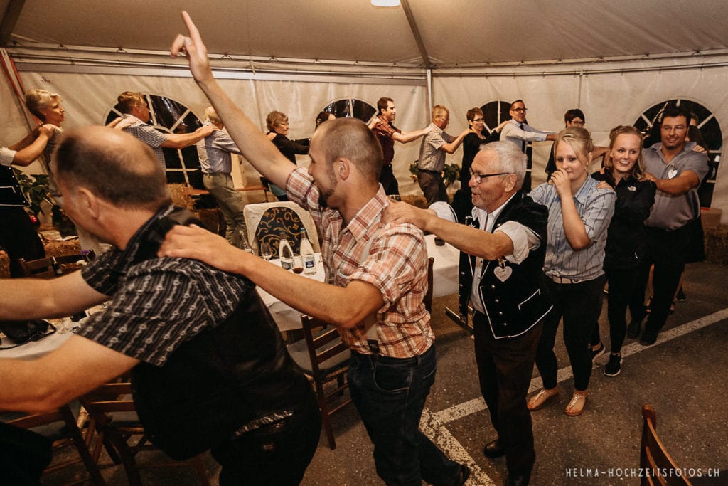 HelMa_Fotografie_Hochzeit_Hochzeitsfotograf_Bern_Gantrisch_Berghochzeit_Landhochzeit_Hochzeitsfotografin_Schweiz_Emmental_Thun_Biel_Elopement_Schweizer_Berge_Boho_wedding20190713_63-1024x683 Berghochzeit im Gantrischgebiet | Hochzeitsfotograf Kanton Bern  