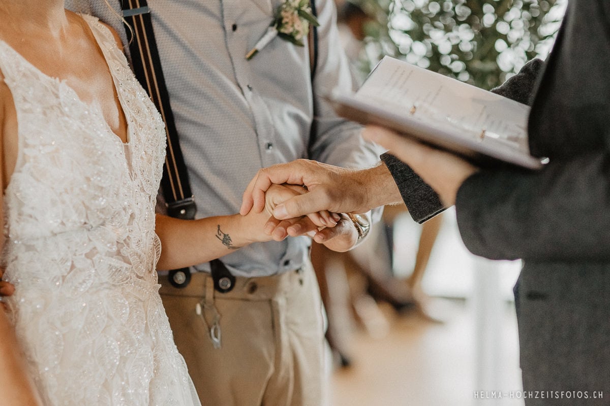 HelMa_Fotografie_Hochzeit_Hochzeitsfotograf_Bern_Solothurn_Attisholz_Hochzeitsfotografin_Schweiz_Emmental_Thun_Biel_Elopement_Schweizer_urben_Boho_wedding20200829_41 Urbane Hochzeit | Attisholz Solothurn  