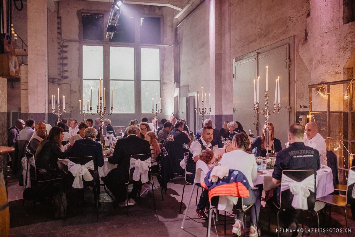 HelMa_Fotografie_Hochzeit_Hochzeitsfotograf_Bern_Solothurn_Attisholz_Hochzeitsfotografin_Schweiz_Emmental_Thun_Biel_Elopement_Schweizer_urben_Boho_wedding20200829_51 Urbane Hochzeit | Attisholz Solothurn  