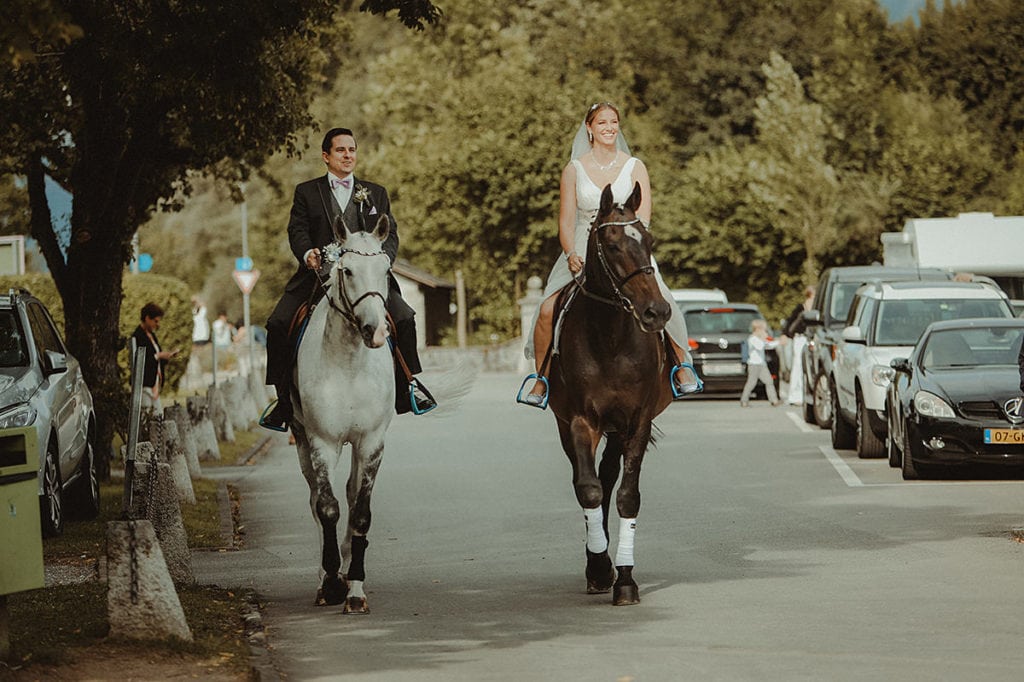 HelMa_Fotografie_Hochzeit_Hochzeitsfotograf_Bern_Solothurn_Hochzeitsfotografin_Schweiz_Emmental_Thun_Elopement_Schweizer_Boho_wedding_Heiraten_mit_Pferd_Pferdefotograf_Tabitha-Roth_02-1024x682 Heiraten mit Pferd | Hochzeitsfotograf Bern  